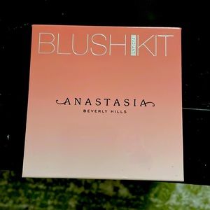Anastasia Radiant Blush Kit - never used! 💜💙♥️